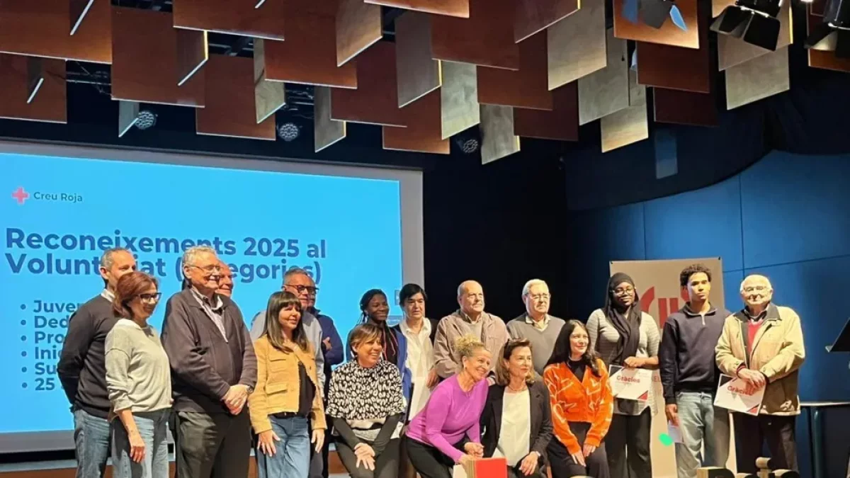 Els membres del voluntariat de Creu Roja de Lleida que van ser reconeguts ahir a l’Orfeó. - CREU ROJA