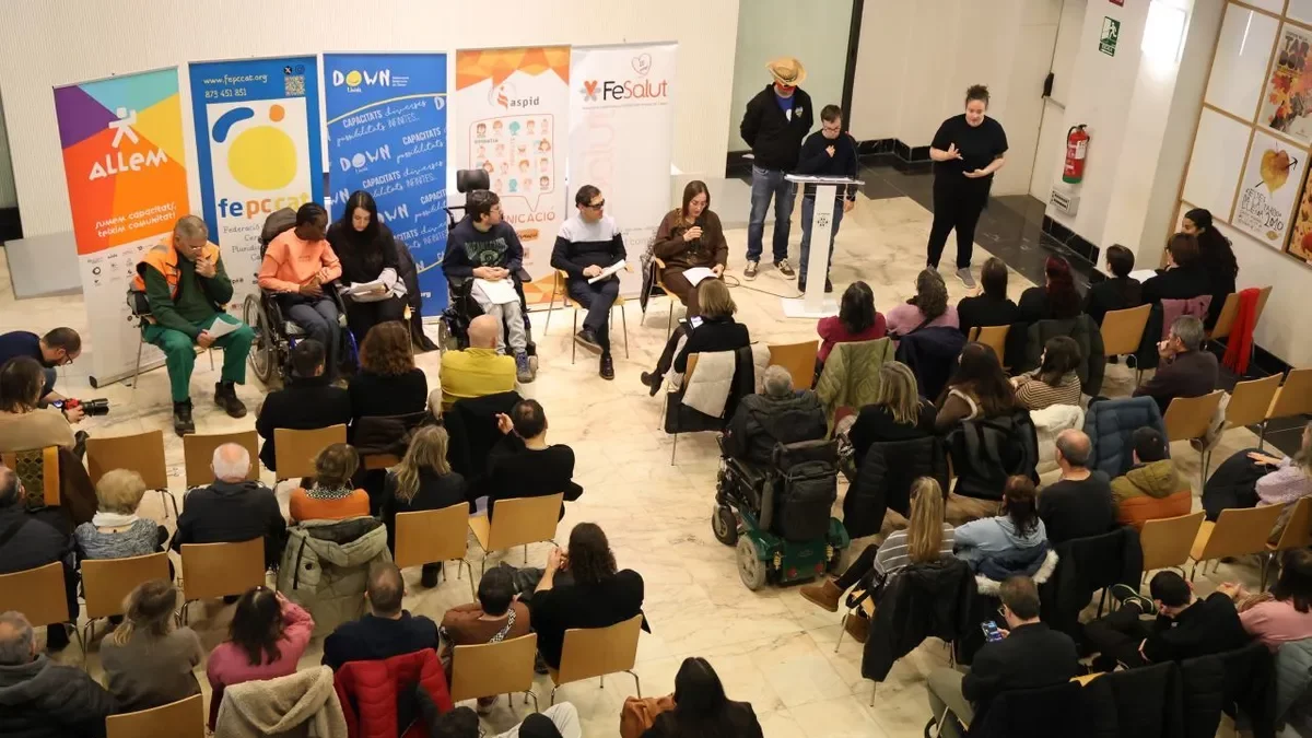 El acto se llevó a cabo en la sala Alfred Pereña y representantes de cada entidad leyeron el manifiesto. - AMADO FORROLLA