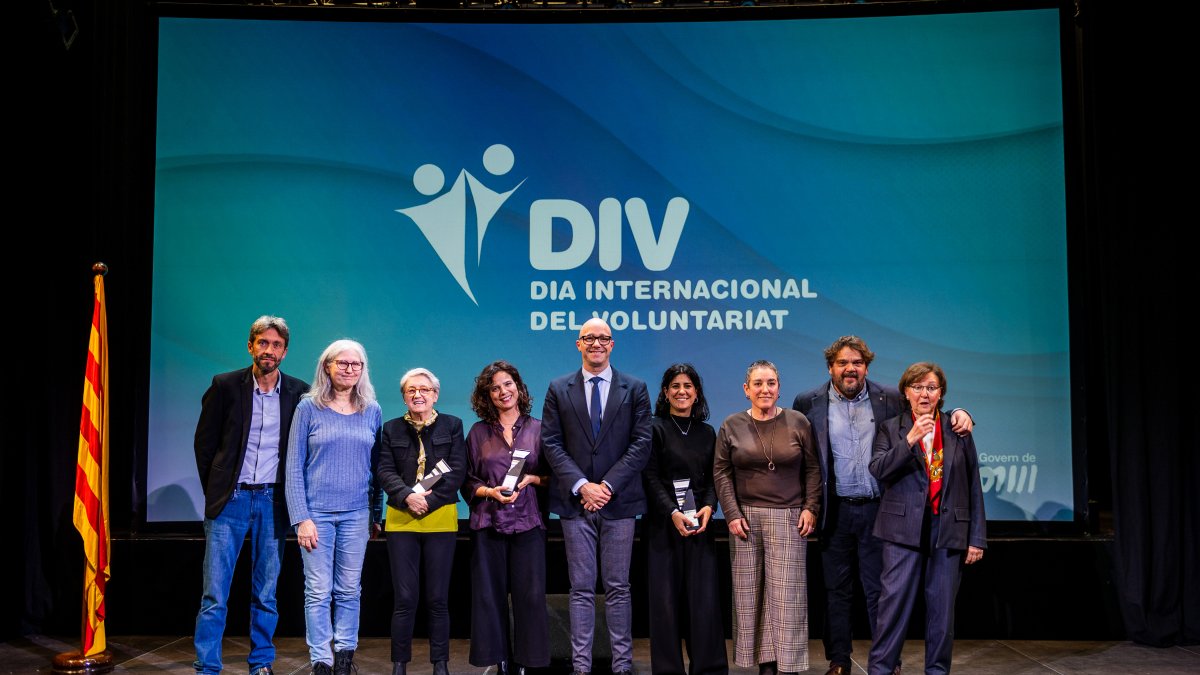 Foto dels guardonats en la gala de lliurament del 32è Premi Voluntariat.