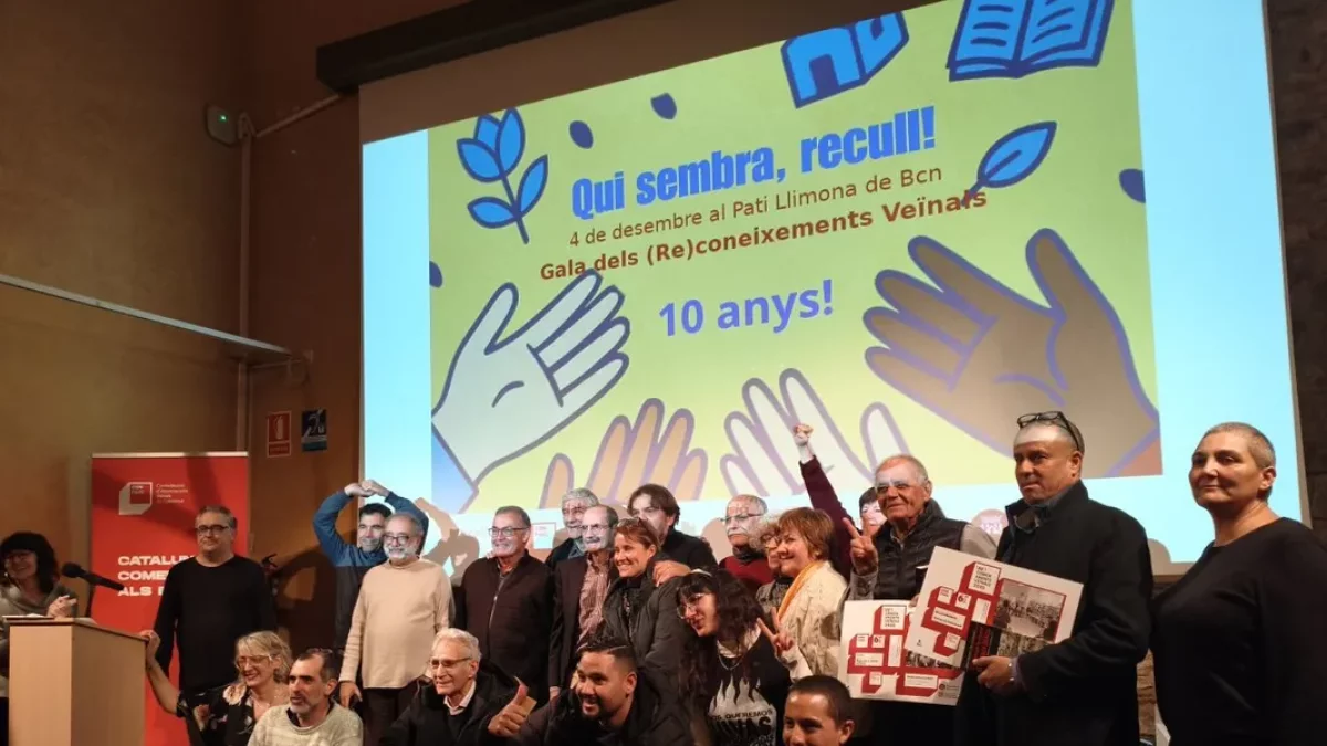 Foto de familia de los galardonados en el acto de entrega de premios en Barcelona. - FAVLL