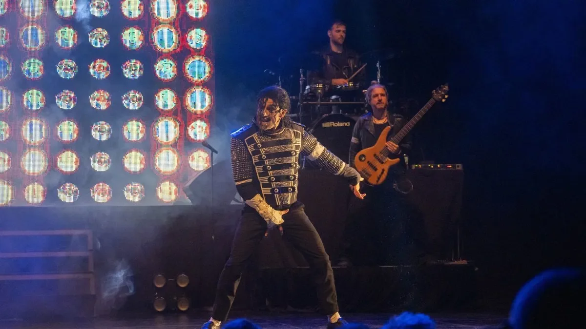 El millor tribut al rei del pop Michael Jackson, a la Llotja de Lleida - PAU PASCUAL PRAT