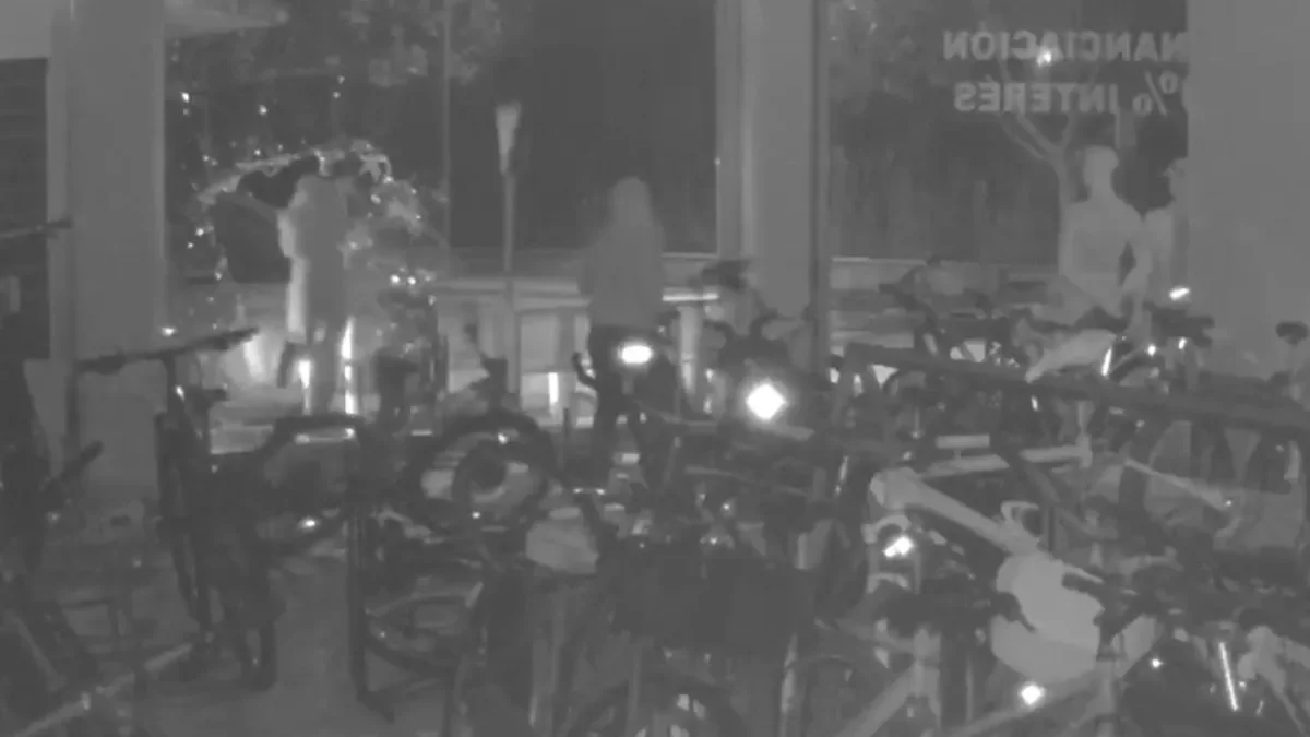 Imagen de uno de los robos que fue grabado por las cámaras de seguridad. - POLICIA NACIONAL/GUARDIA CIVIL