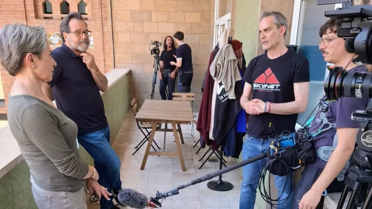 Lluïsa Pla, amb l’actor Abel Folk, durant l’enregistrament. - LLUÏSA PLA