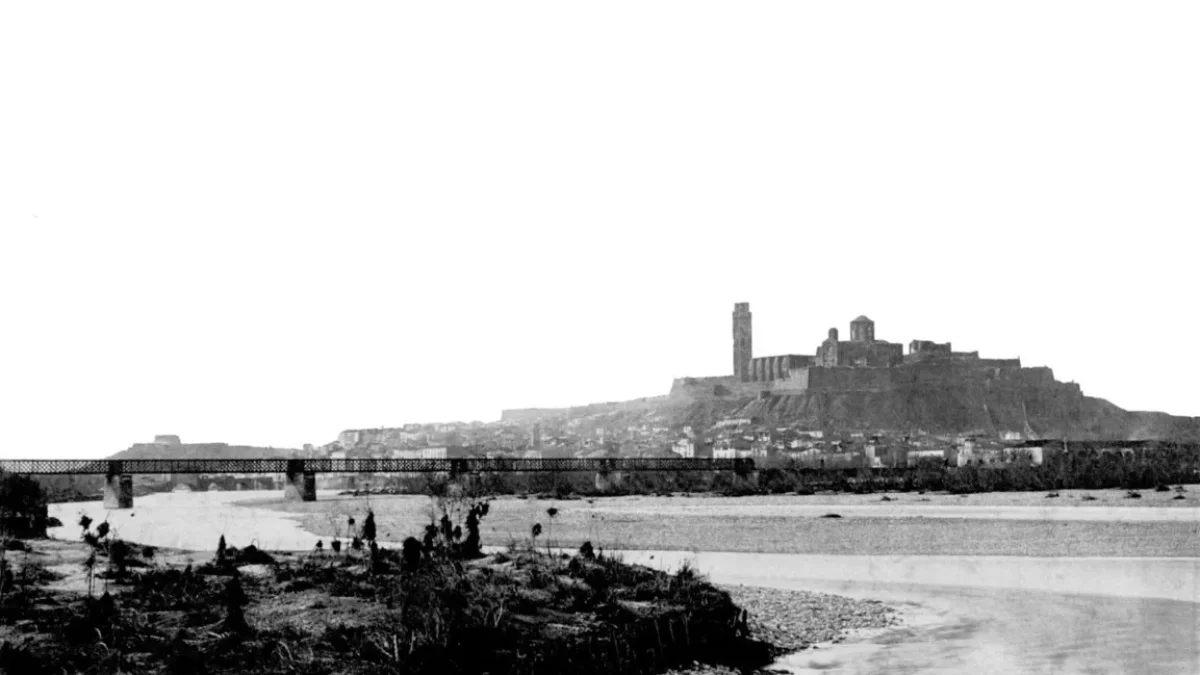 Vista del pont del ferrocarril des del Segre amb la Seu Vella al fons. - JOSÉ MARTÍNEZ SÁNCHEZ