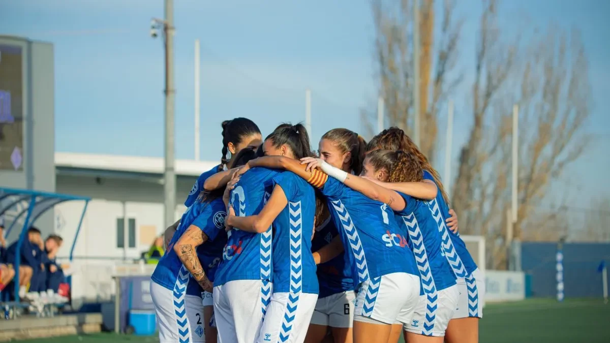 Les jugadores de l’AEM celebrant el gol en la primera meitat. - MARC DOMINGO