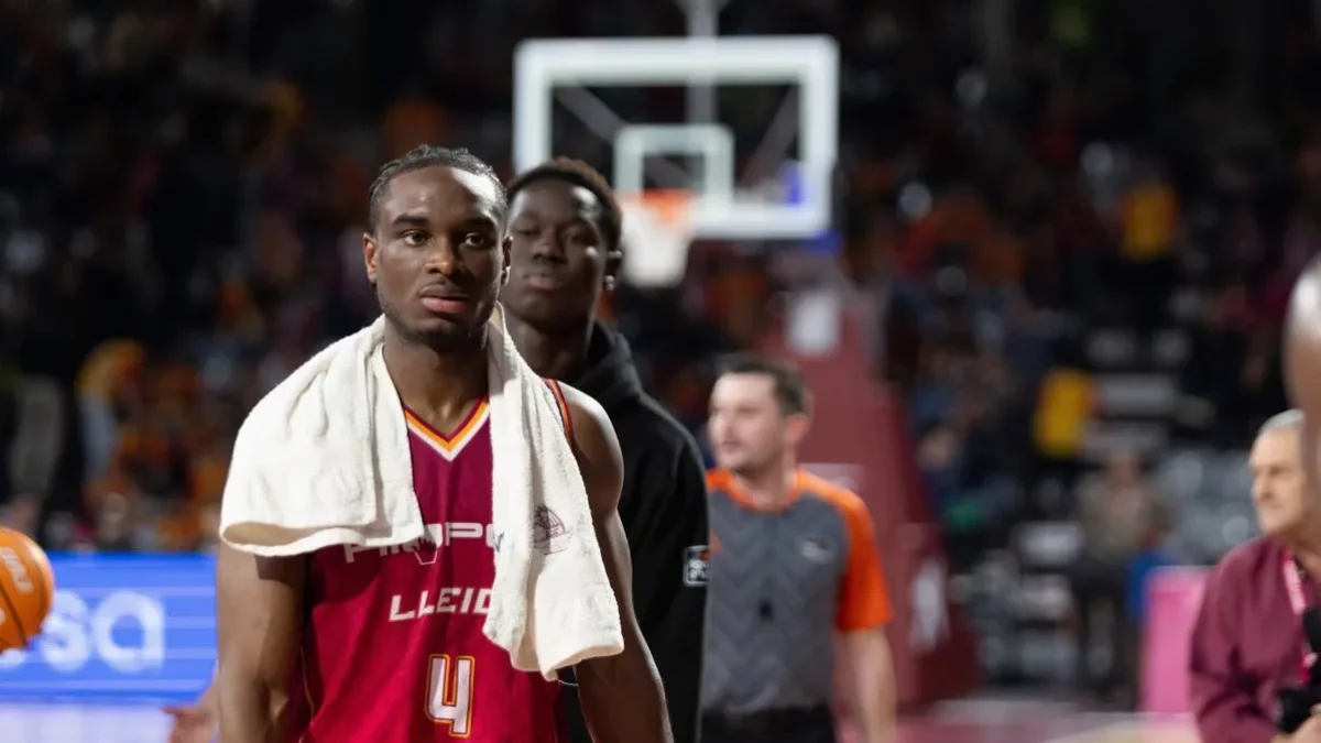 Agada abandona la pista capcot. - JAVI ENJUANES