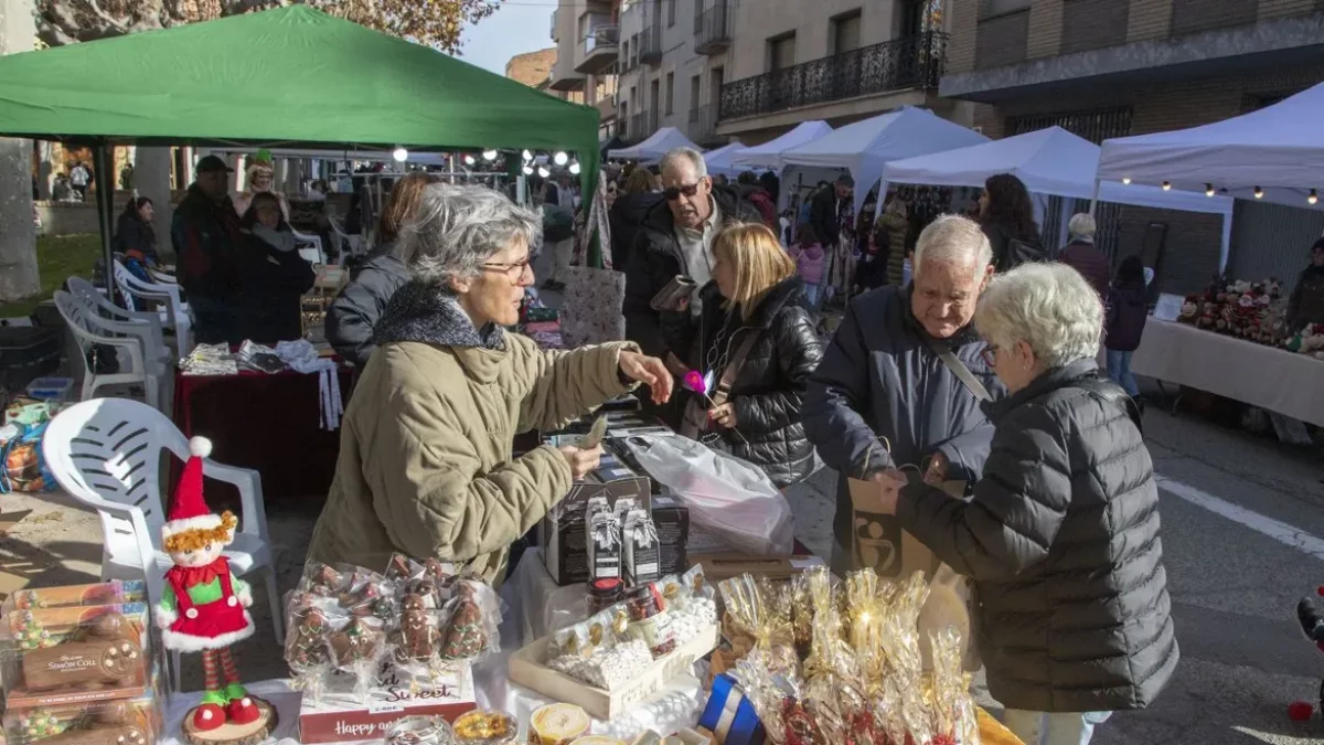 Una de las cuarenta paradas de la nueva edición del Mercat de Sant Nicolau en Bellpuig. - LAIA PEDRÓS