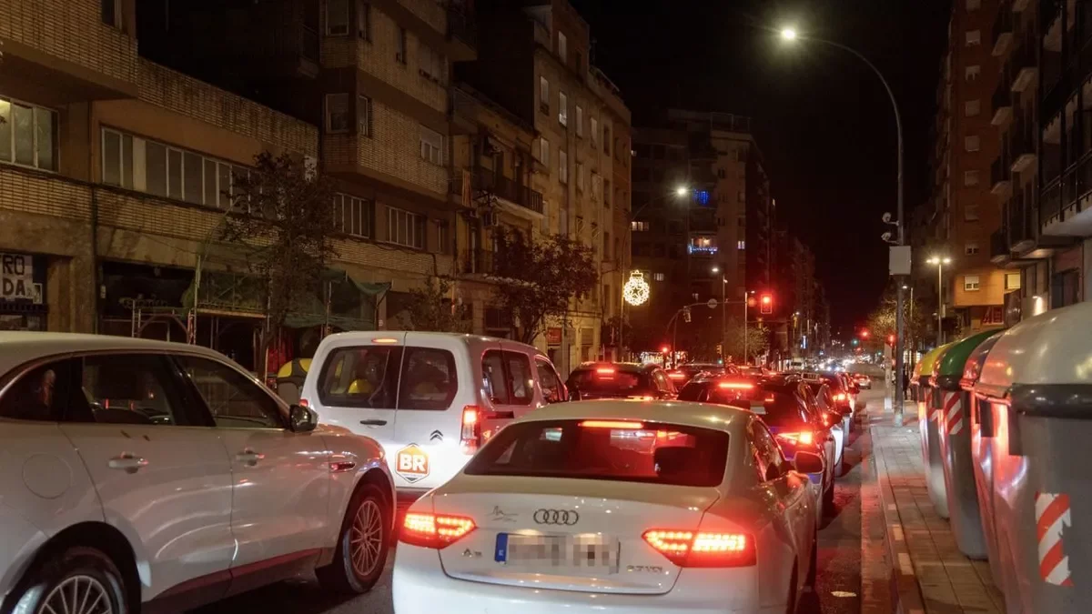 Els embussos a Príncep de Viana es repeteixen en diverses franges horàries gairebé de forma diària. - PAU PASCUAL PRAT