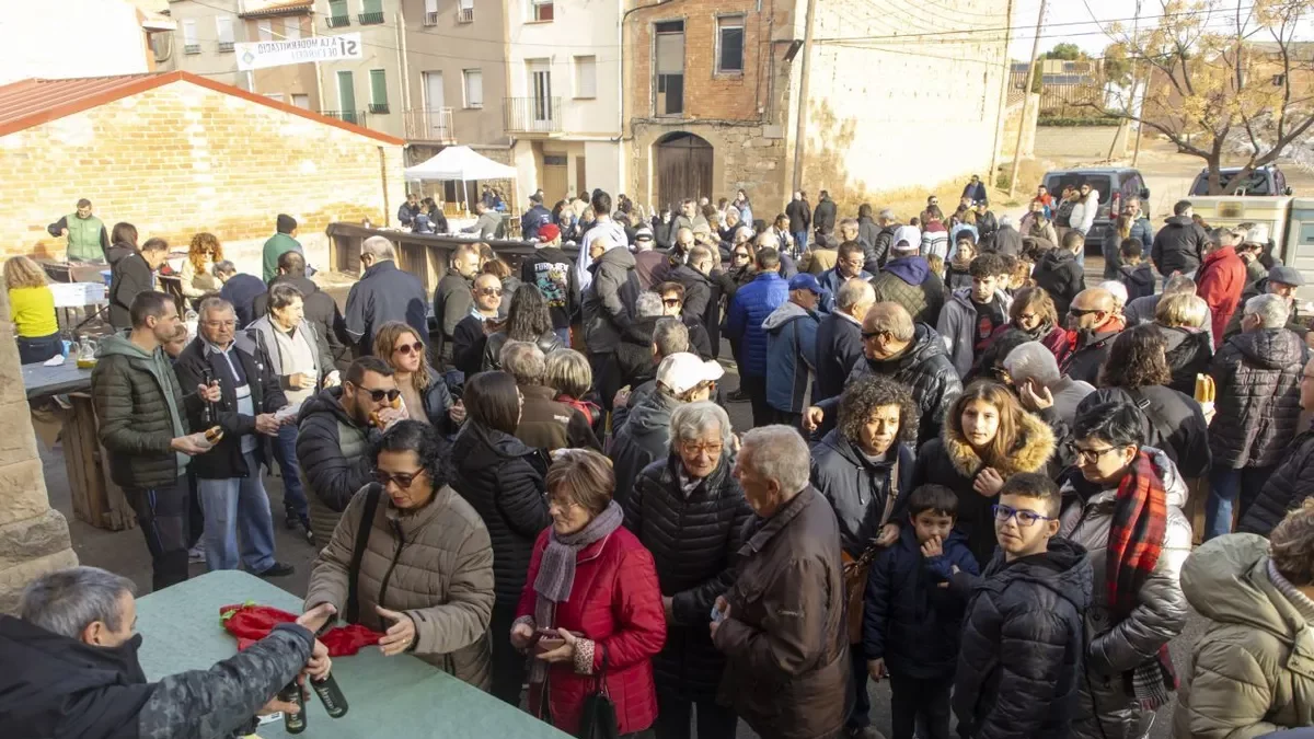 Más de mil personas visitaron ayer la Fira de Castelldans. - JORDI ECHEVARRIA