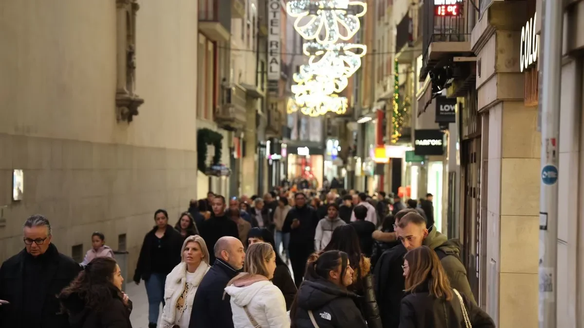 Buena afluencia de clientes ayer en el Eix Comercial de Lleida - AMADO FORROLLA