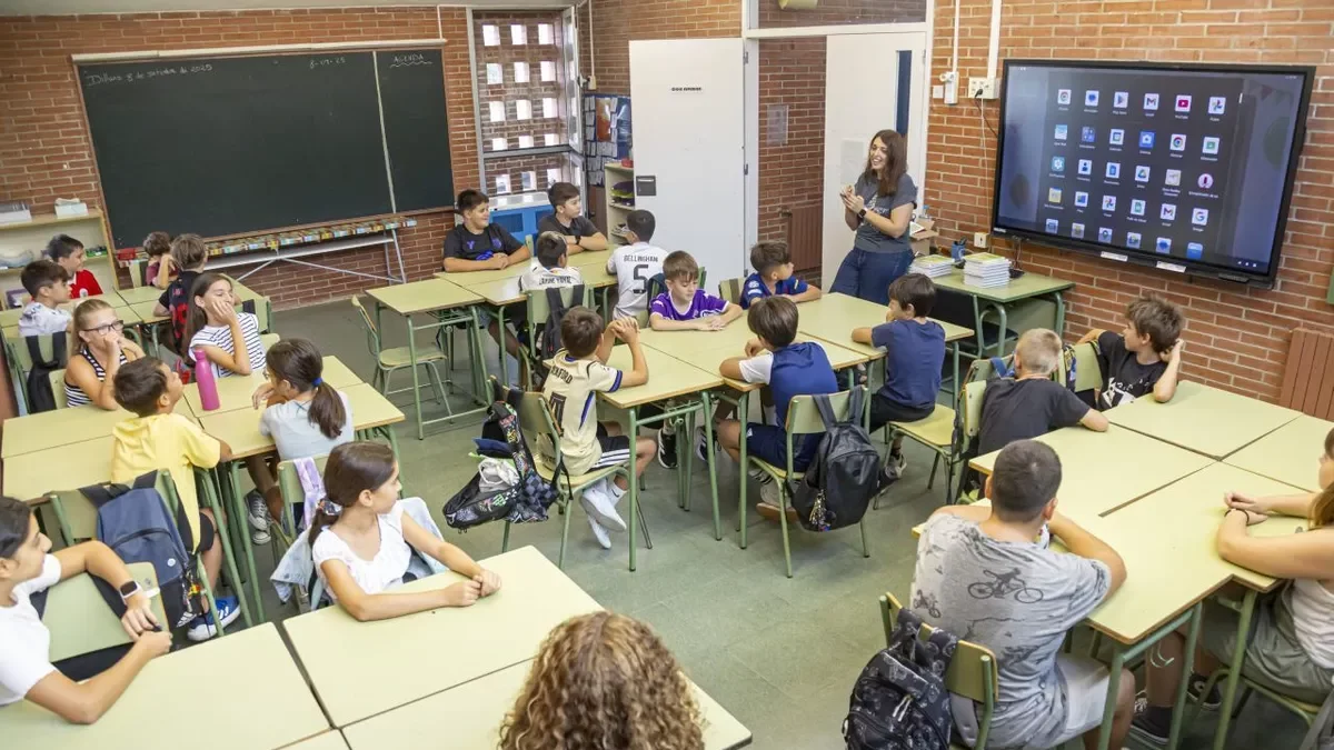 Foto de archivo del primer día de curso en la escuela Sant Jordi, de Lleida. - JORDI ECHEVARRIA