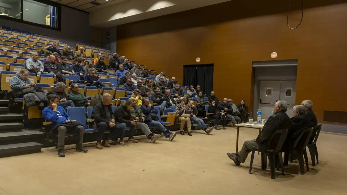 La Sala de la Llar donde se reunieron los regantes de Artesa. - JORDI ECHEVARRÍA