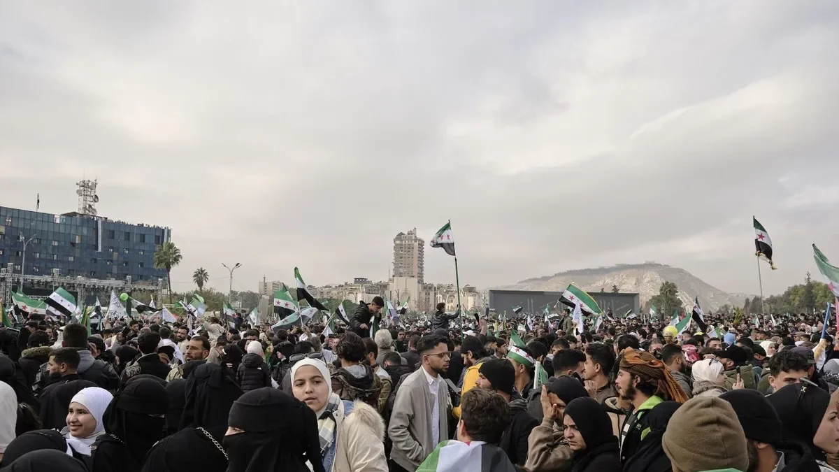 Miles de sirios celebraron la efeméride en las calles. - EFE