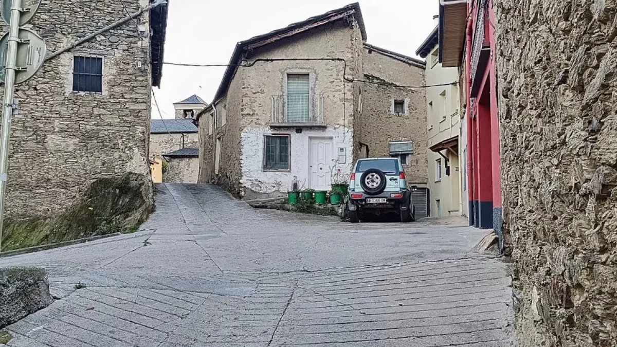 La calle del Joc de la Bola presenta un importante estado de deterioro. - C.SANS