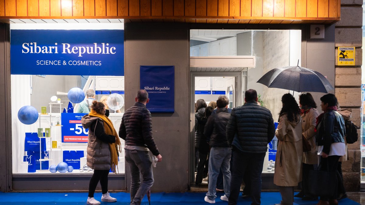 Aquests productes cosmètics han generat cues de fins dos hores.