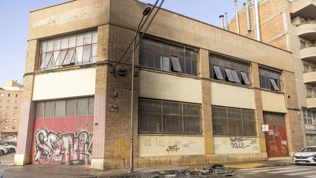 El incendio se declaró a las 13.15 horas. - JORDI ECHEVARRIA