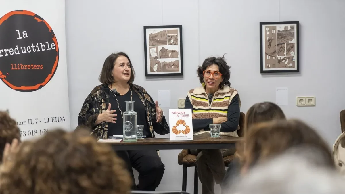 Anna Sàez al costat de Josepa Sopeña durant la presentació del llibre en la irreductible. - PAU PASCUAL