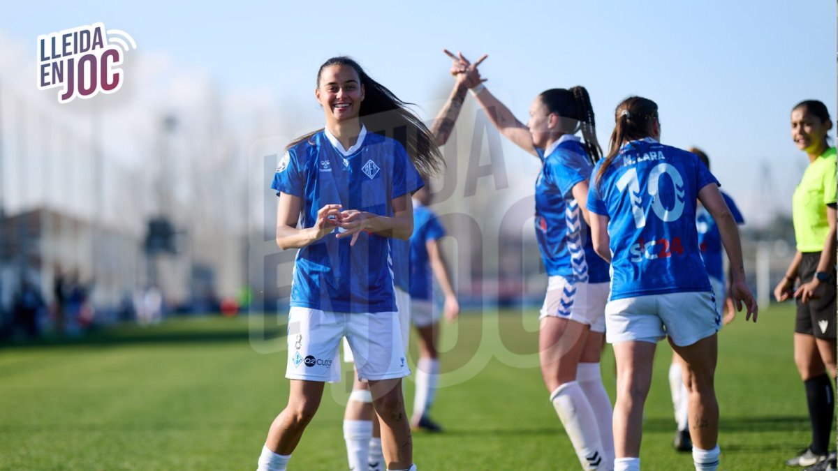 Evelyn celebra un dels seus gols aquesta tarda al Tajonar.