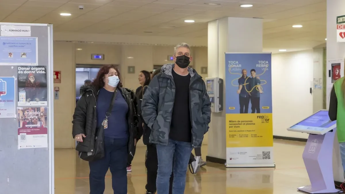 La mascareta ja és obligatòria als centres sanitaris. - JORDI ECHEVARRIA