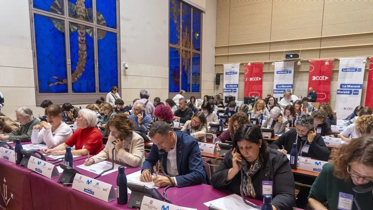 Sílvia Romero, Òscar Ordeig y Núria Gil en la UdL, que fue la central de llamadas para recoger donativos. - AJUNTAMENT DE ROSSELLÓA