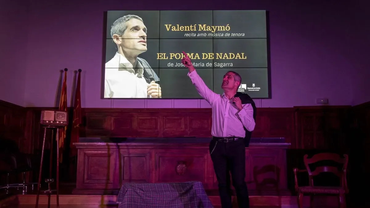 El rapsoda y músico Valentí Maymó ofreció en el IEI una versión de ‘El Poema de Nadal’ de Sagarra. - IEI