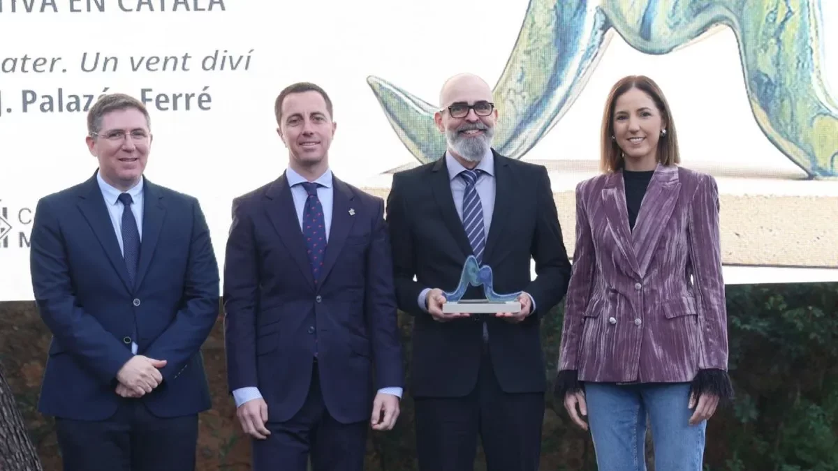 El leridano Òscar Palazón, el sábado con el premio junto a responsables del Consell de Mallorca. - CONSELL DE MALLORCA