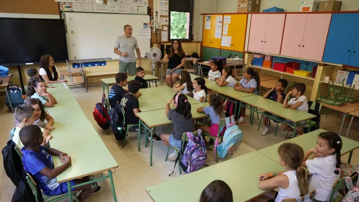 Alumnos en clase el primer día del actual curso en un colegio de la capital. - AMADO FORROLLA