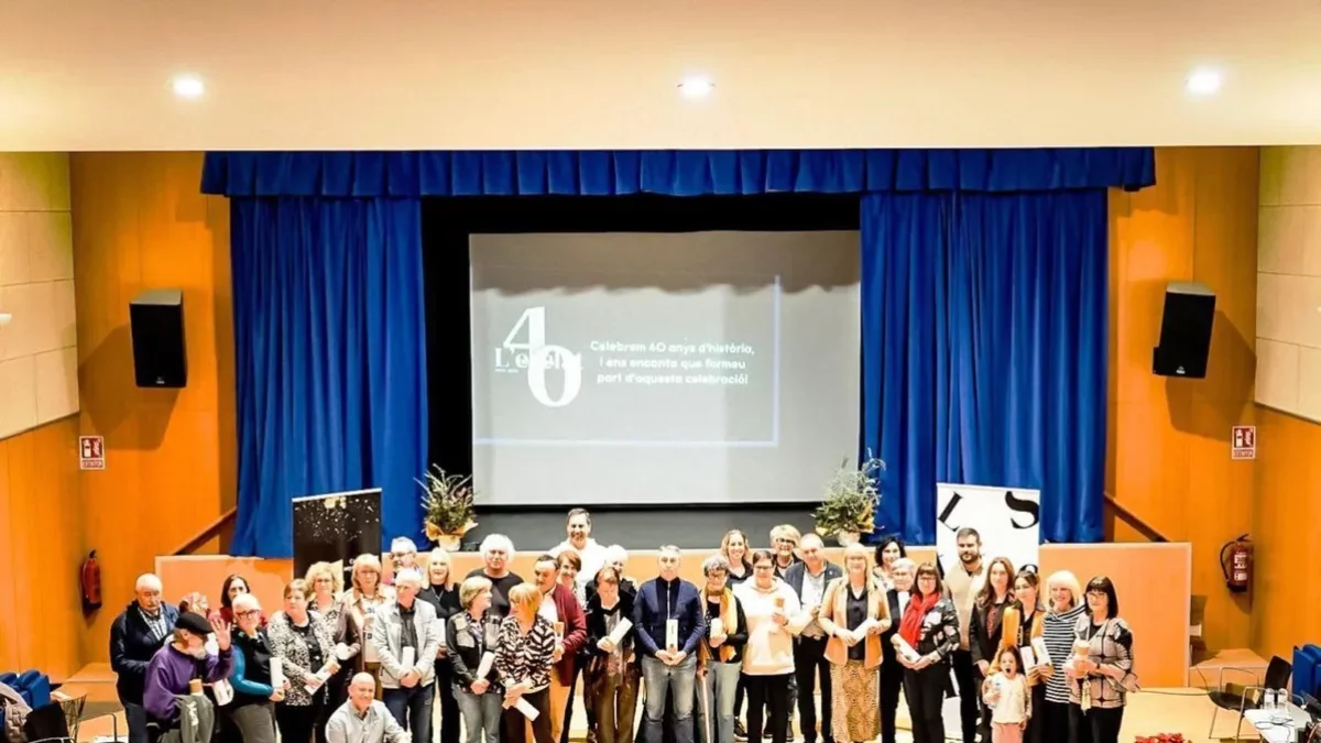 Les persones que han format part de la junta de la publicació al llarg de quatre dècades. - L’ESCLAT