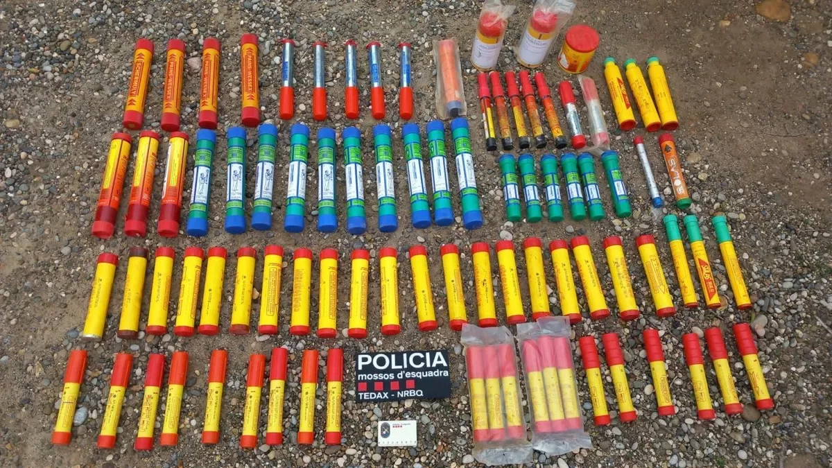 Foto de las bengalas. - MOSSOS D’ESQUADRA