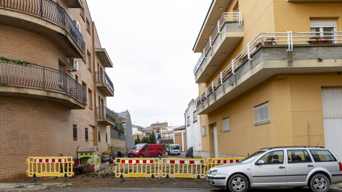 De jardí privat a carrer: Alguaire obre per ordre judicial un carrer previst el 1972