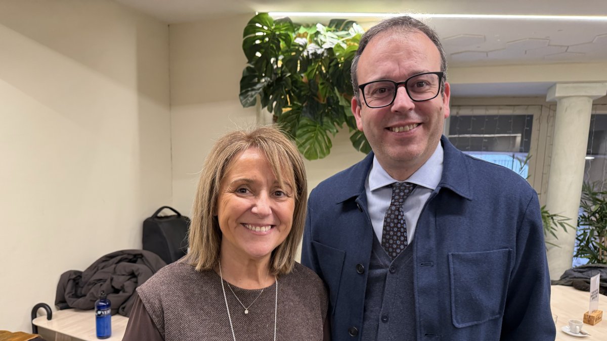 El alcalde de Mollerussa, Marc Solsona, y la alcaldesa de Aitona, Rosa Pujol, de Ara Pacte Local