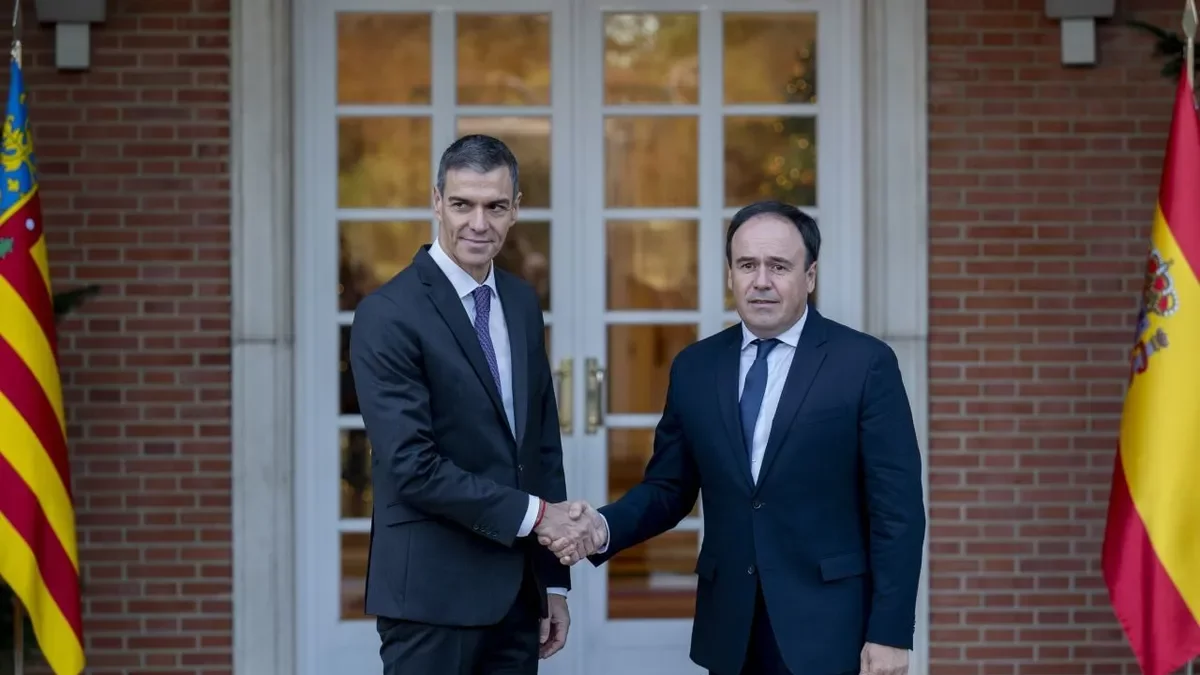 Pedro Sánchez recibe en Moncloa a Juanfran Pérez Llorca. - EUROPA PRESS