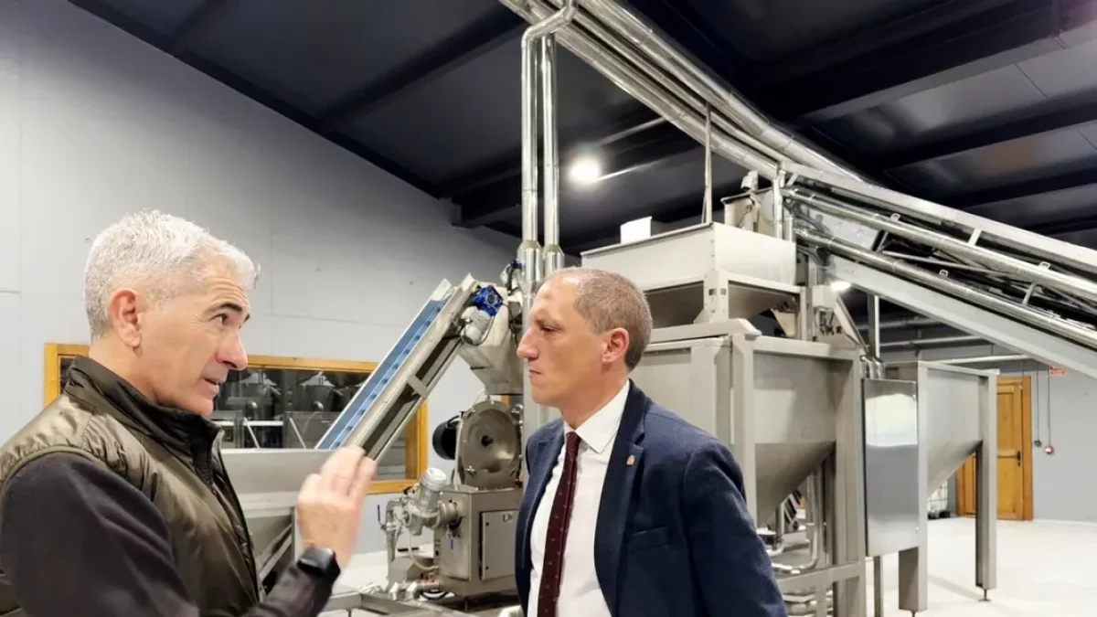 El subdelegat Crespín visita les instal·lacions de la premiada Olis Pons - SUBDELEGACIÓ DEL GOVERN
