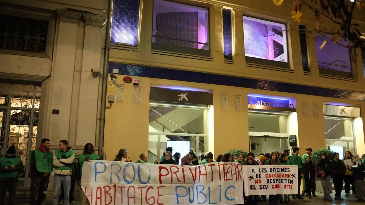 Celebració de la compra de pisos socials per part de la Generalitat - AMADO FORROLLA