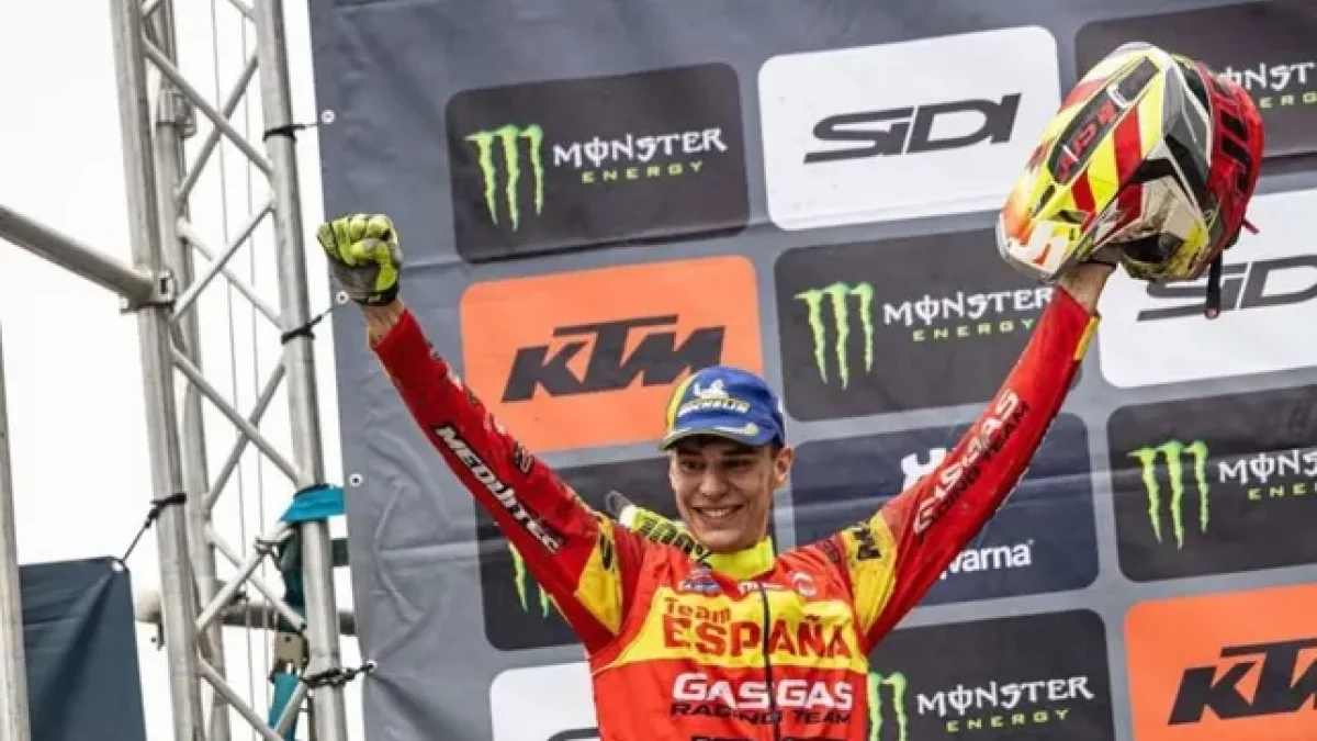 De izquierda a derecha, los pilotos leridanos Adrià Monné y Jordi Alba.