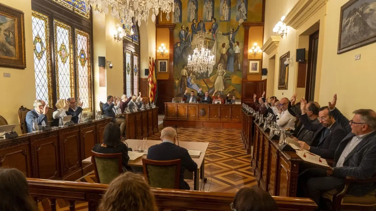 La majoria de les votacions es van portar a terme en el ple per unanimitat, tret dels pressupostos.