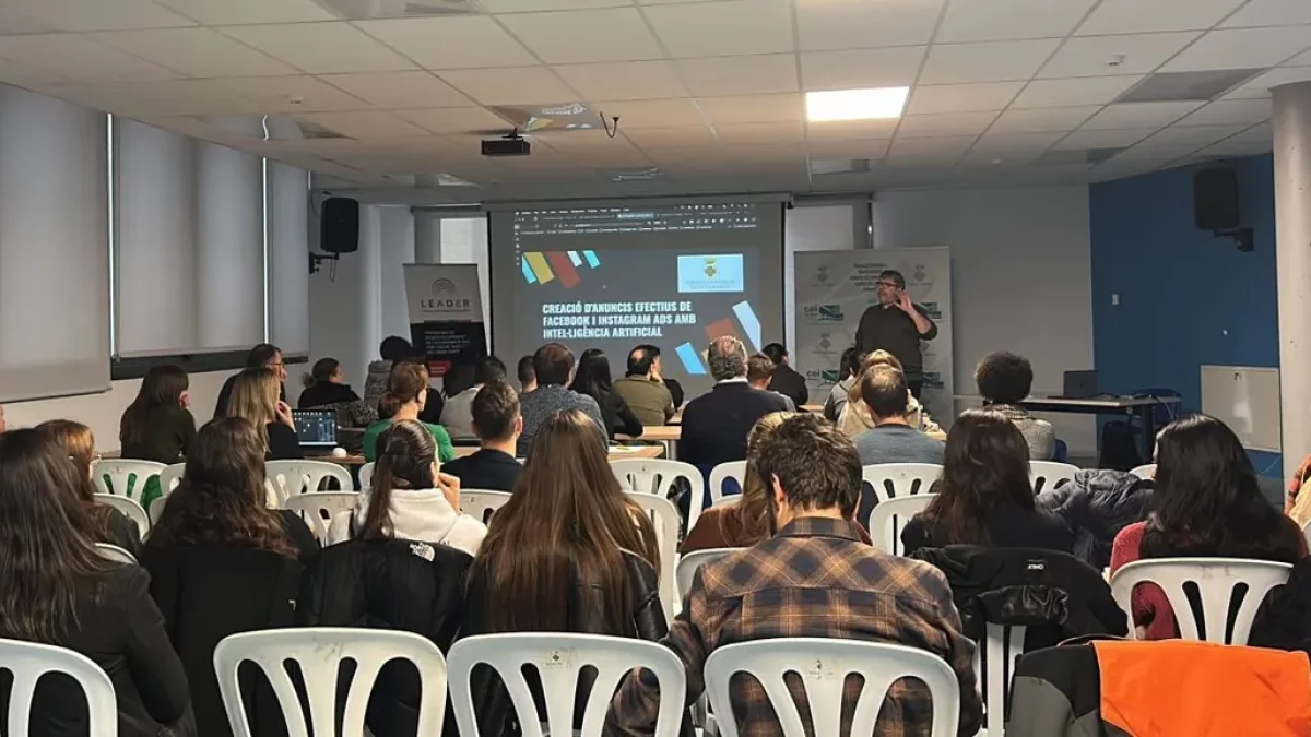 Formación de clausura del ciclo celebrado en el CEI de Balaguer. - R. B.