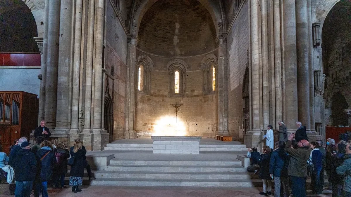 Moment just en el qual ahir el sol va projectar la rosassa de Ponent de la Seu Vella a l’absis. - PAU PASCUAL PRAT