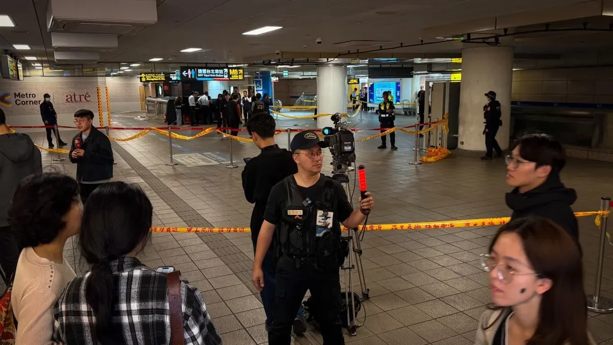 Investigadors taiwanesos busquen proves després de l’atac. - EFE/EPA/RITCHIE B. TONGO