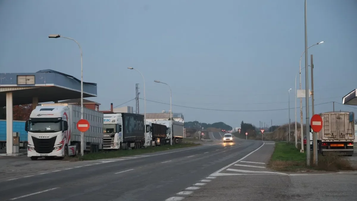 Vista de la carretera N-II al seu pas pel terme municipal d’Alcarràs. - AMADO FORROLLA
