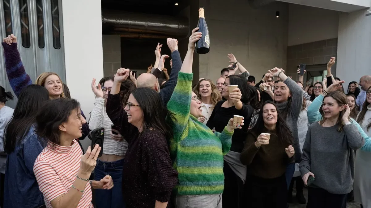 Trabajadoras de Bimba y Lola celebrando su segundo premio en Vigo. - EUROPA PRESS