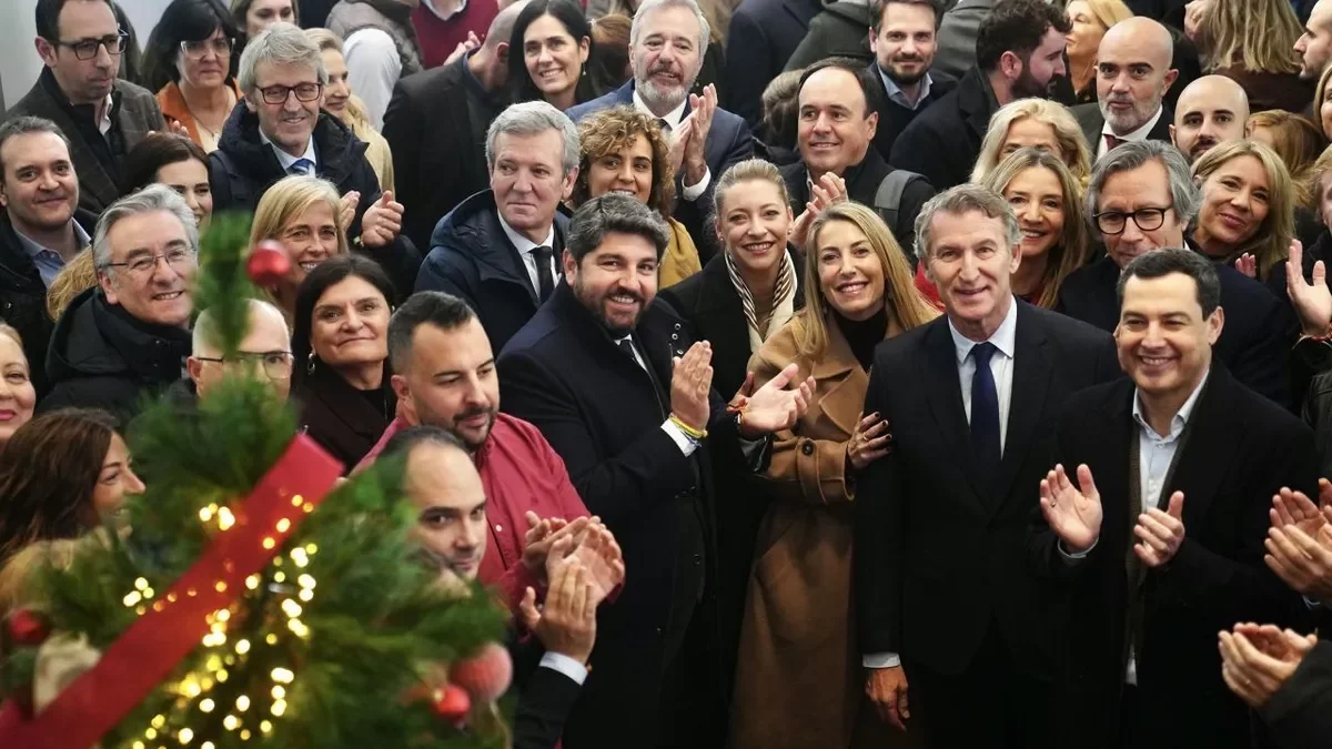 María Guardiola recibió un cálido recibimiento en Madrid por parte de Feijóo y el resto de dirigentes populares. - JAVIER CINTAS / EUROPA PRESS