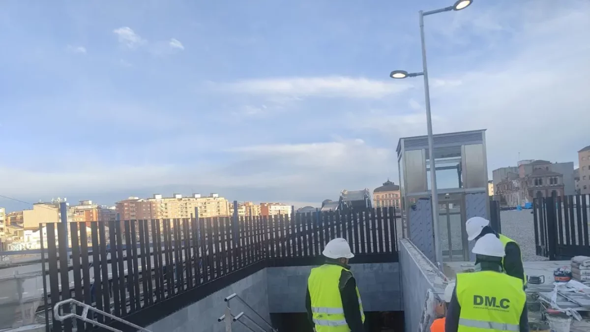 La sortida de vianants per Comtes d’Urgell de l’estació de busos, llesta - JMA