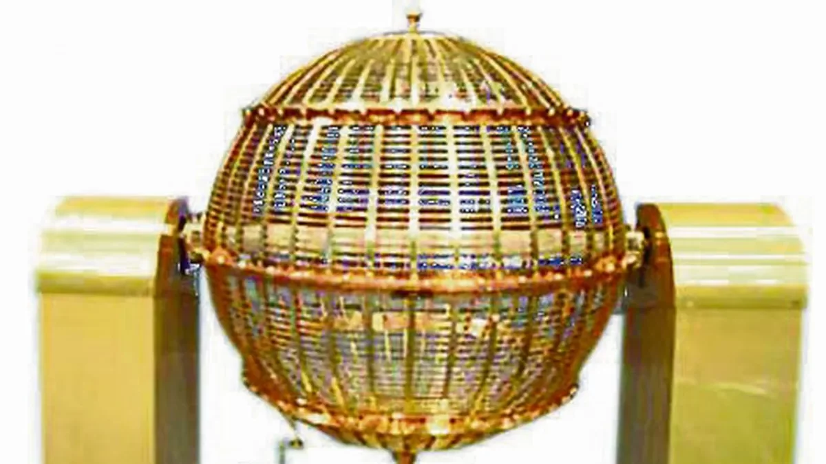 Fraga 2000 reparte suerte navideña por primera vez. La administración número 2 de Fraga, Fraga 2000, vendió una serie de un quinto premio (agraciado con 60.000 euros el décimo). Era la primera vez que repartió suerte en el sorteo de Navidad. - AMADO FORROLLA