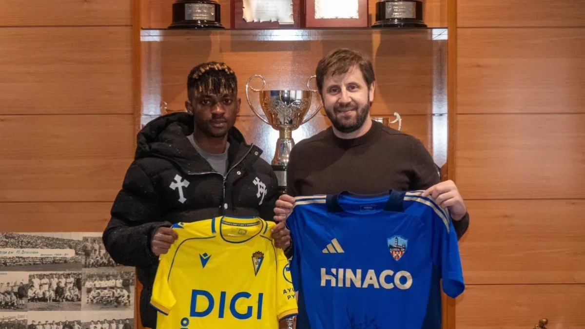 Efe y Marc Torres, el lunes en el Camp d’Esports. - LLEIDA CF