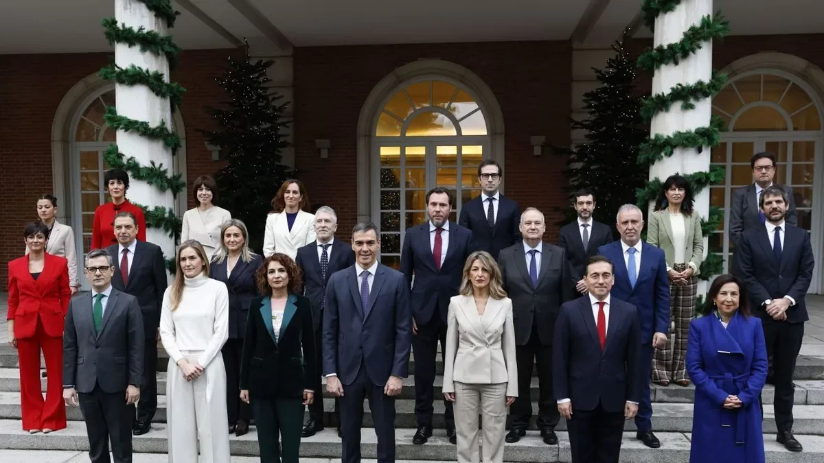 Foto oficial del Govern, amb la incorporació de Milagros Tolón. - EFE