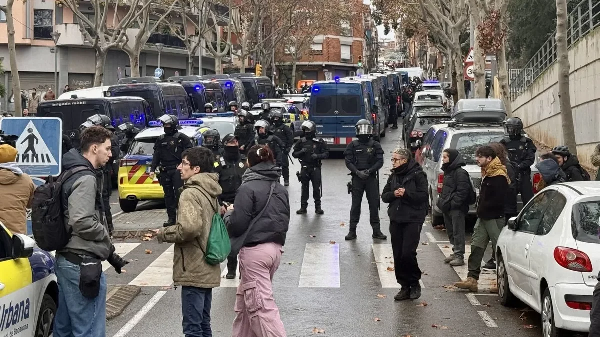 La Guardia Urbana de Badalona y los Mossos d’Esquadra impidieron una nueva okupación en la ciudad. - JORDI PUJOLAR/ACN