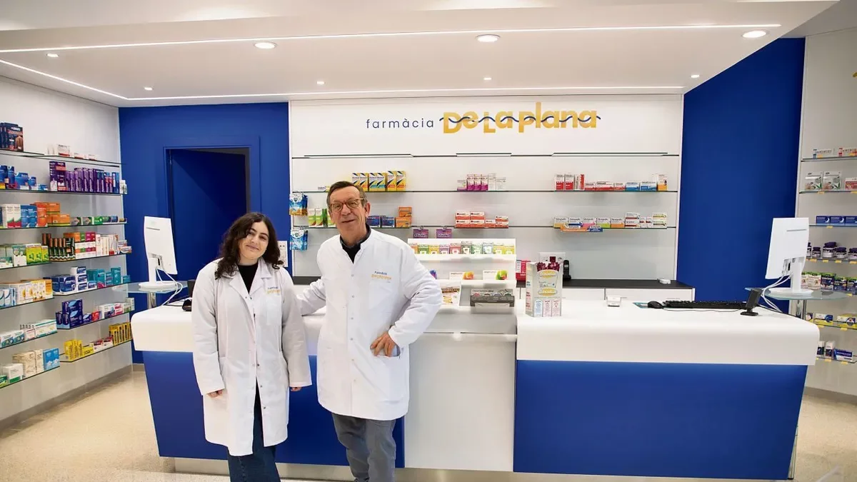 La nova farmàcia està regentada per Josep Pujol. - JORDI BONILLA