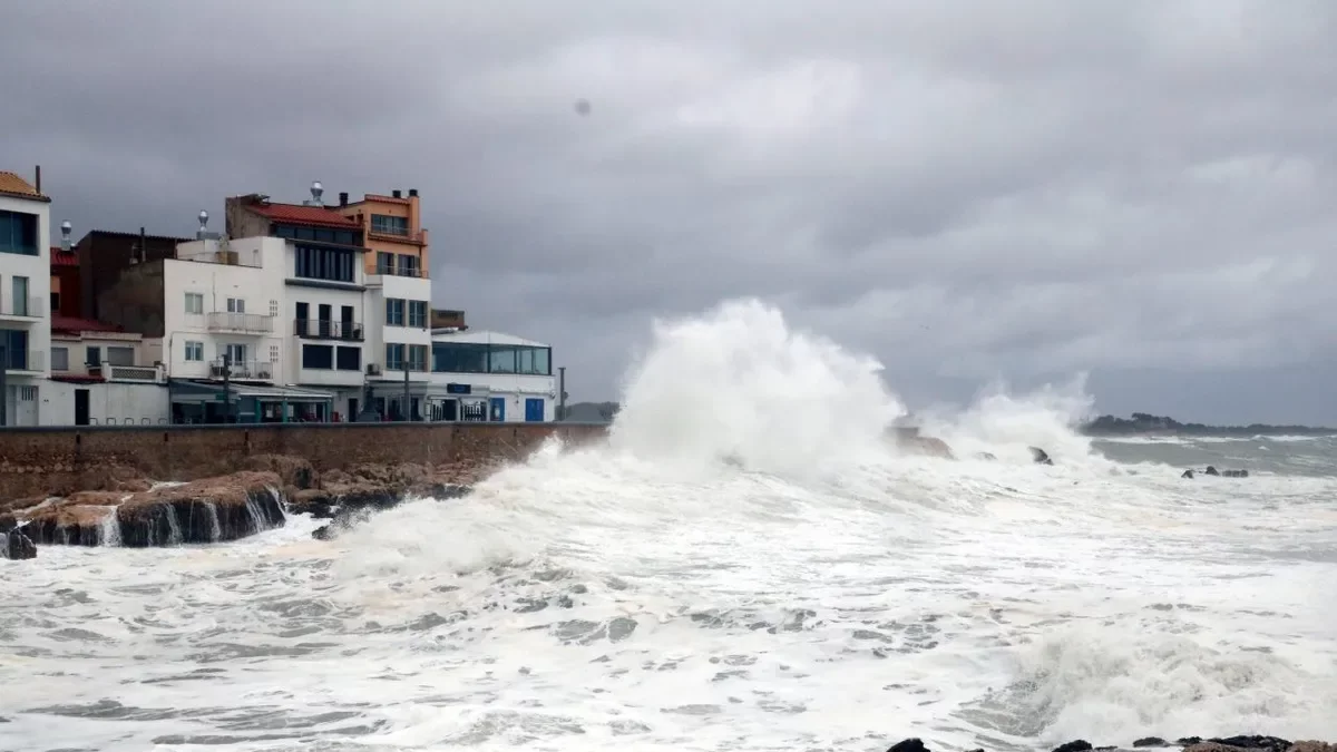 Imagen de olas registradas en l’Escala. - ACN