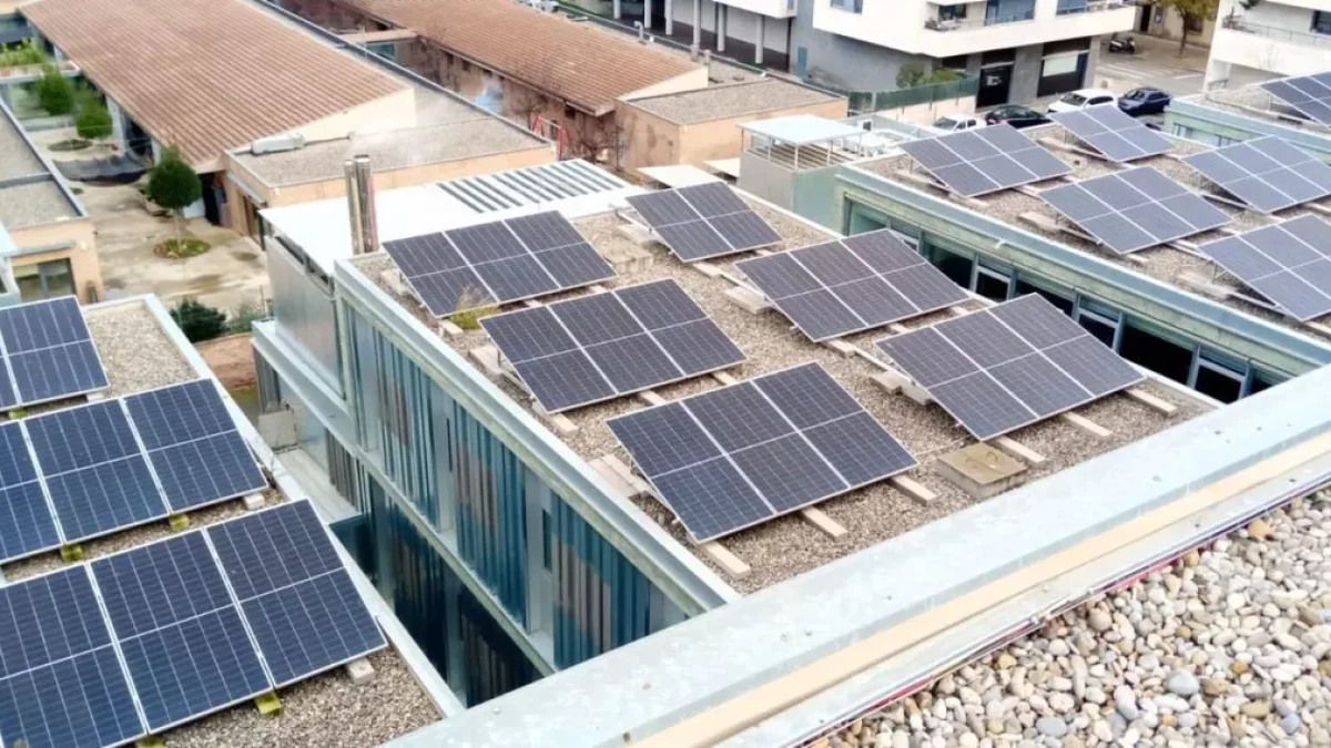 El CAP d’Onze de Setembre és un dels que compten amb una instal·lació fotovoltaica a la coberta. - ICS LLEIDA
